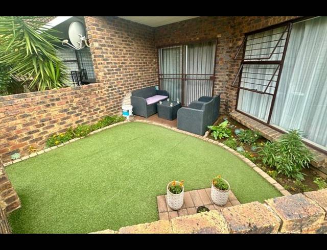 2 BEDROOM TOWNHOUSE FOR SALE IN LIEFDE EN VREDE